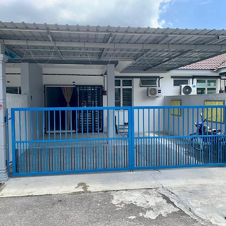Homestay Cikgu Nora Near Uthm Kptm Kktm Ipg Moslim Onli Kampong Seri Gading Luaran gambar