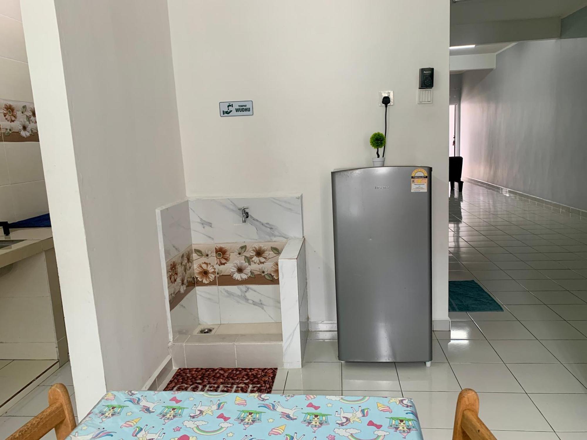 Homestay Cikgu Nora Near Uthm Kptm Kktm Ipg Moslim Onli Kampong Seri Gading Luaran gambar