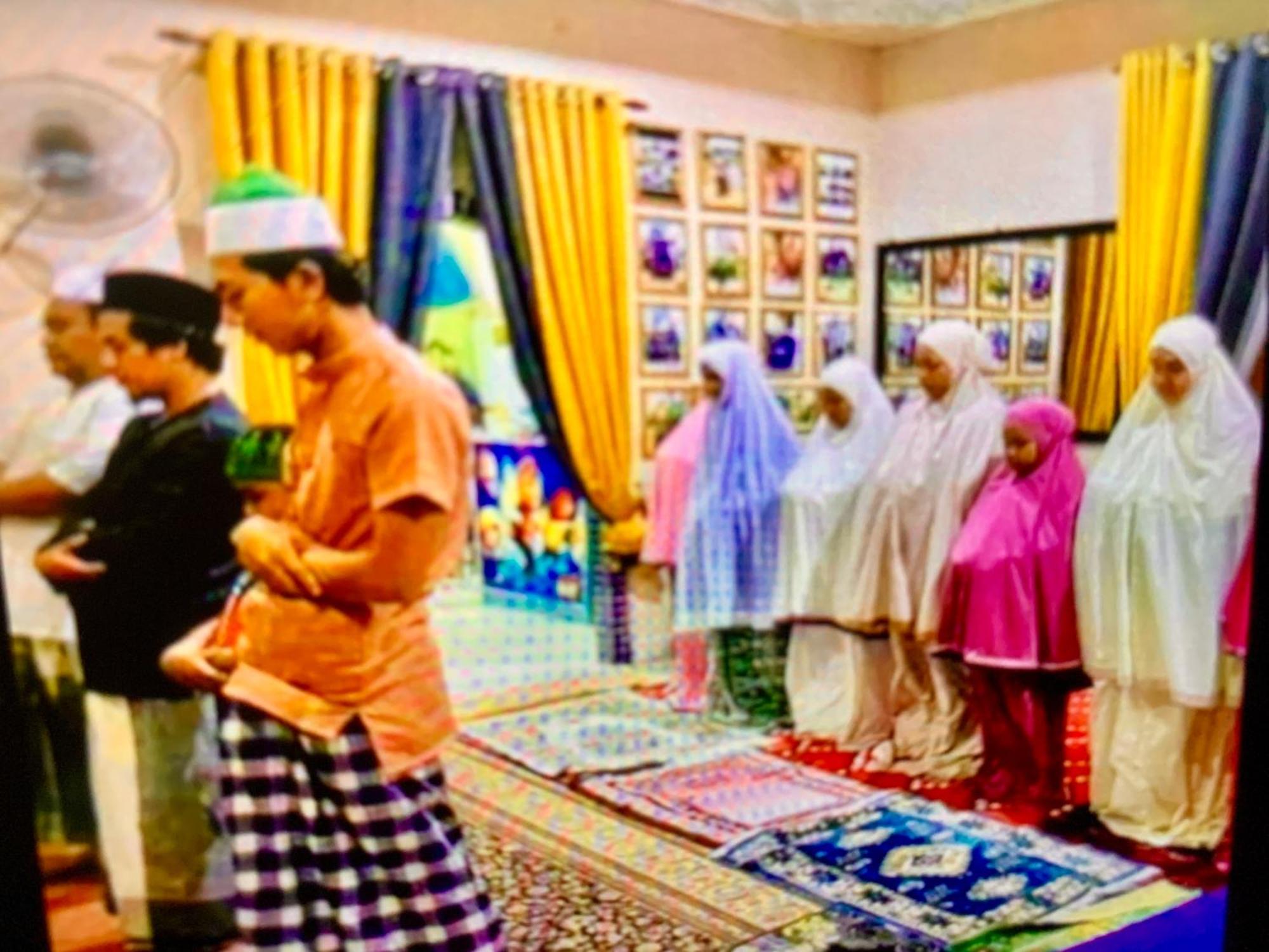 Homestay Cikgu Nora Near Uthm Kptm Kktm Ipg Moslim Onli Kampong Seri Gading Luaran gambar